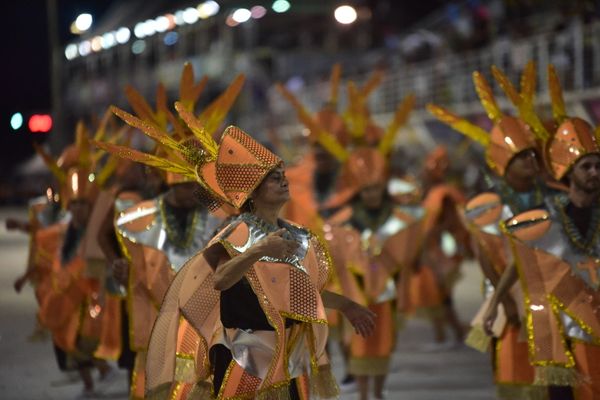 Rosas de Ouro, escola de samba da Serra, fala sobre a luta do povo negro  por Rodrigo Gavini
