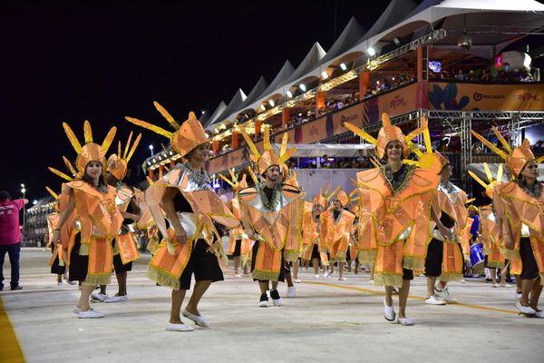 Rosas de Ouro, escola de samba da Serra, fala sobre a luta do povo negro  por Rodrigo Gavini