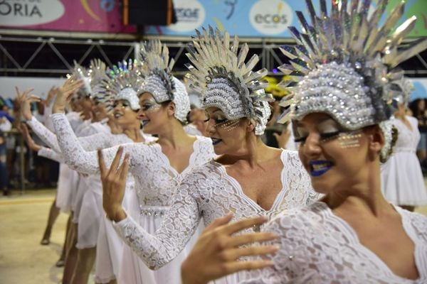 undefined por Rodrigo Gavini