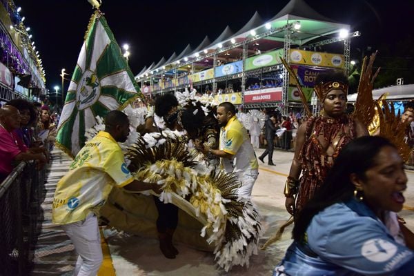 undefined por Rodrigo Gavini