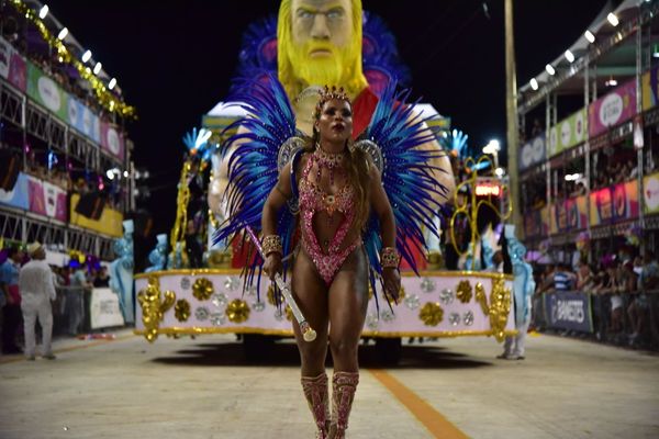 Unidos de Barreiros contagia Sambão do Povo com a magia do tempo por Rodrigo Gavini