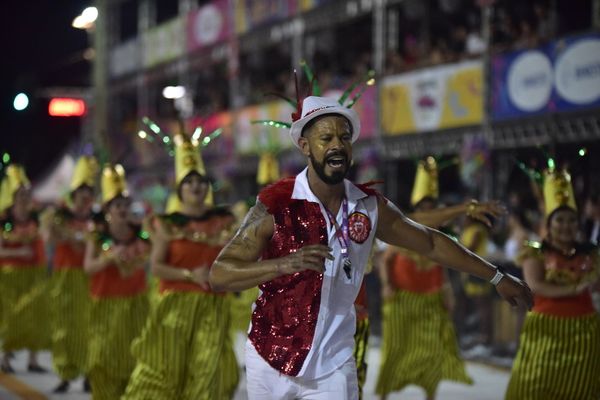 Unidos de Barreiros contagia Sambão do Povo com a magia do tempo por Rodrigo Gavini