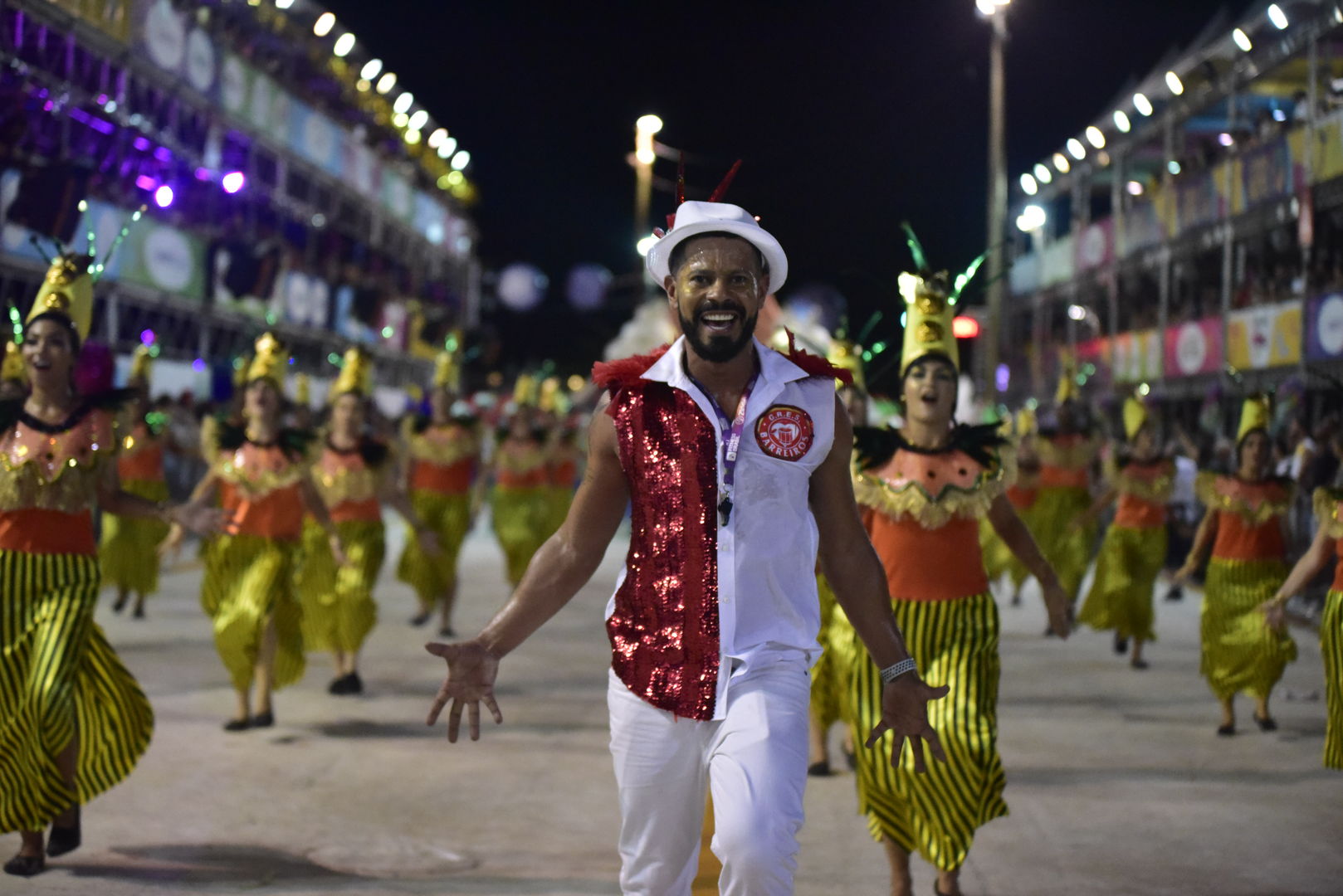 Unidos de Barreiros contagia Sambão do Povo com a magia do tempo
