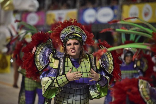 Unidos de Barreiros contagia Sambão do Povo com a magia do tempo por Rodrigo Gavini