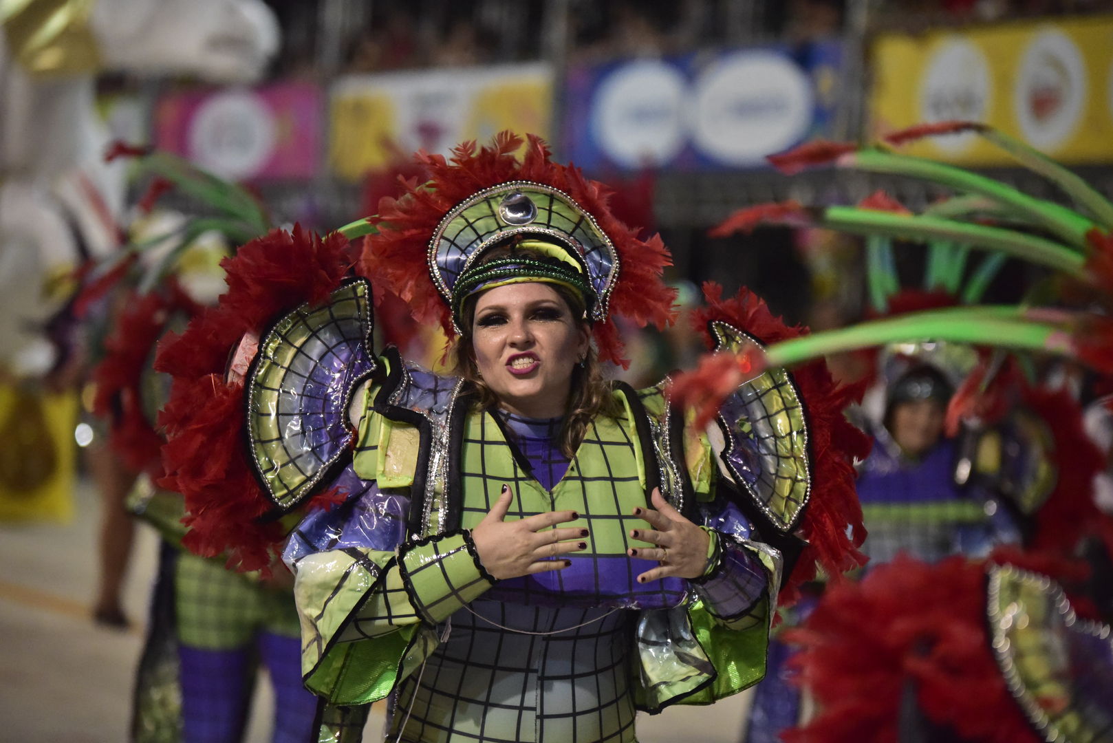 Unidos de Barreiros contagia Sambão do Povo com a magia do tempo