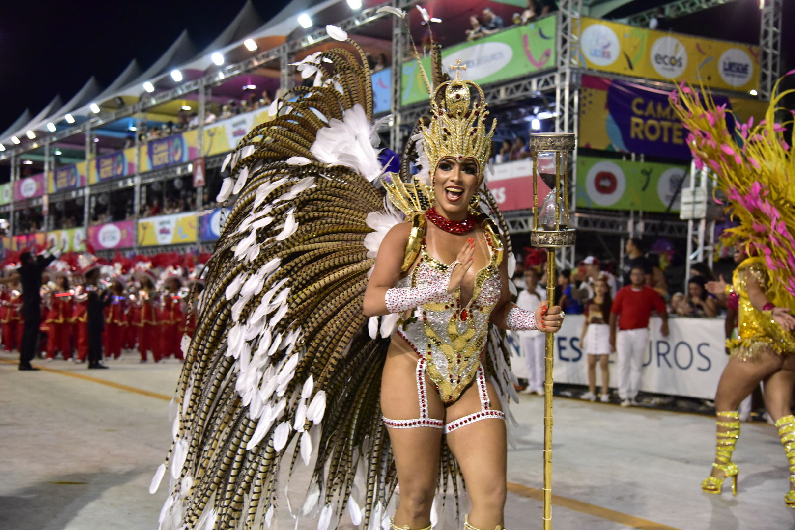 Unidos de Barreiros contagia Sambão do Povo com a magia do tempo