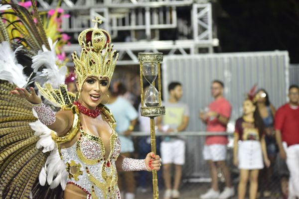 Unidos de Barreiros contagia Sambão do Povo com a magia do tempo por Rodrigo Gavini