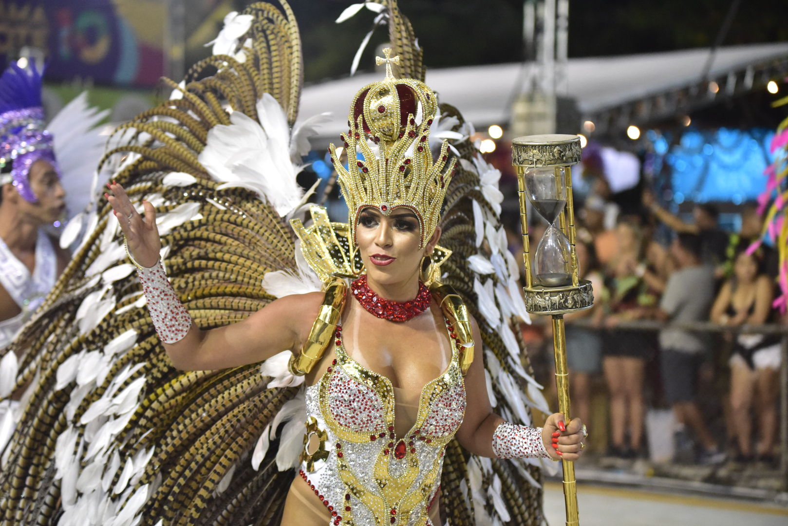 Unidos de Barreiros contagia Sambão do Povo com a magia do tempo