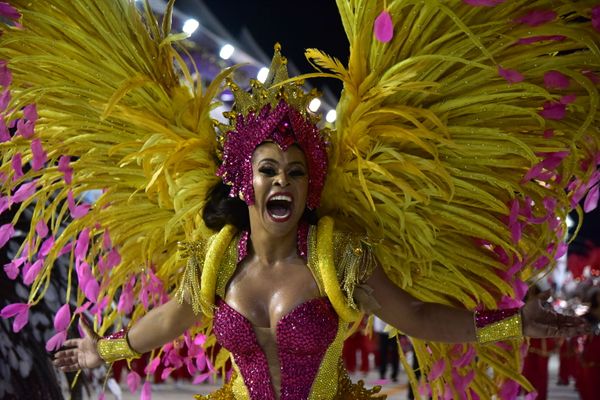 Unidos de Barreiros contagia Sambão do Povo com a magia do tempo por Rodrigo Gavini