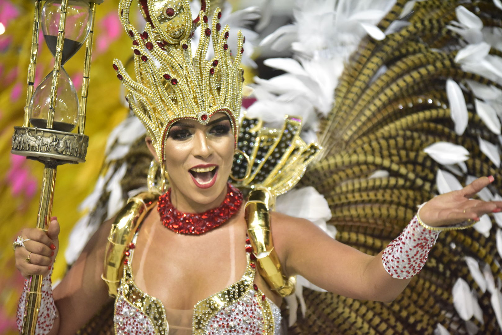 Unidos de Barreiros contagia Sambão do Povo com a magia do tempo