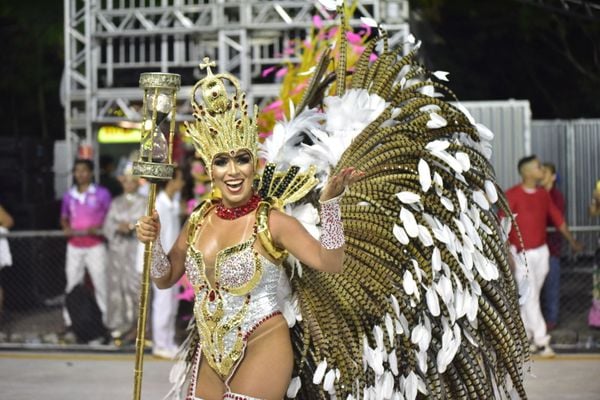 Unidos de Barreiros contagia Sambão do Povo com a magia do tempo por Rodrigo Gavini