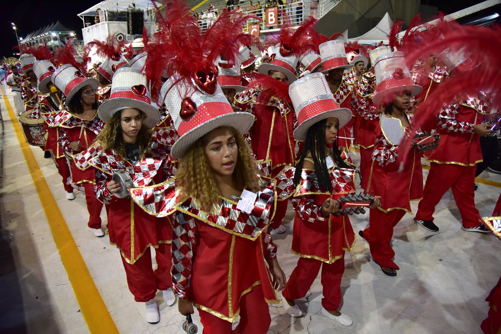 Unidos de Barreiros contagia Sambão do Povo com a magia do tempo