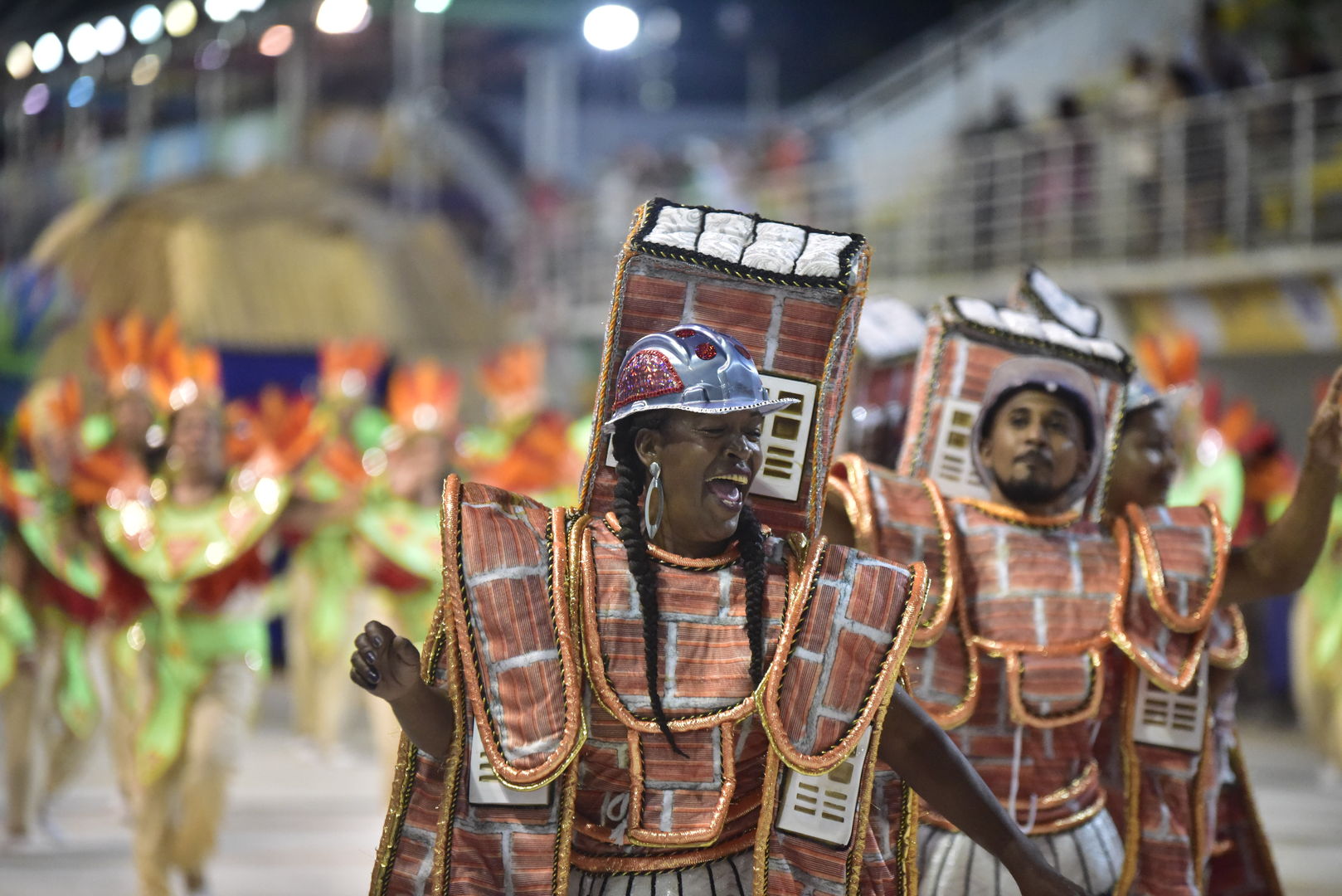 Unidos de Barreiros contagia Sambão do Povo com a magia do tempo
