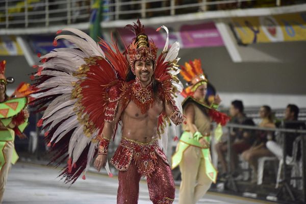 Unidos de Barreiros contagia Sambão do Povo com a magia do tempo por Rodrigo Gavini