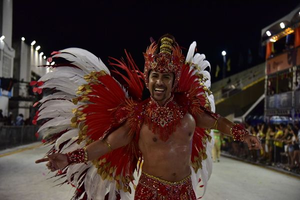 Unidos de Barreiros contagia Sambão do Povo com a magia do tempo por Rodrigo Gavini