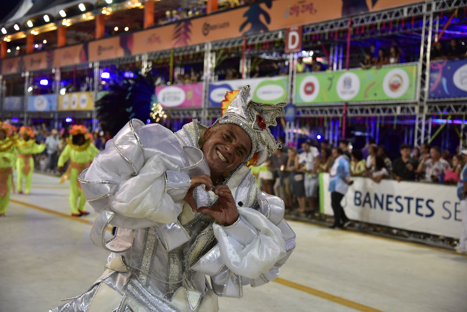 Unidos de Barreiros contagia Sambão do Povo com a magia do tempo