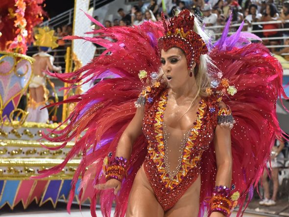 Jucutuquara teve problema com carro, mas ganhou apoio dos foliões por Fernando Madeira