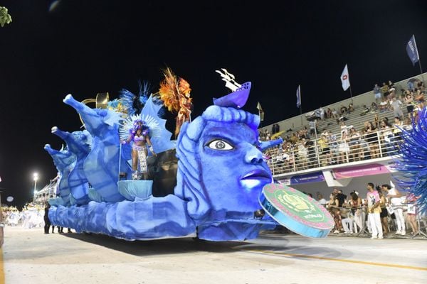 A Imperatriz do Forte foi a sexta escola a desfilar no Sambão do Povo por Vitor Jubini