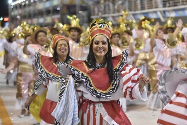 A Imperatriz do Forte foi a sexta escola a desfilar no Sambão do Povo por Vitor Jubini