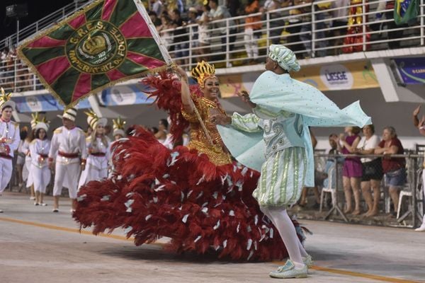 A Imperatriz do Forte foi a sexta escola a desfilar no Sambão do Povo por Vitor Jubini
