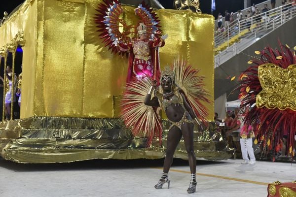 Imperatriz do Forte aborda a Rota Imperial em seu desfile por Vitor Jubini