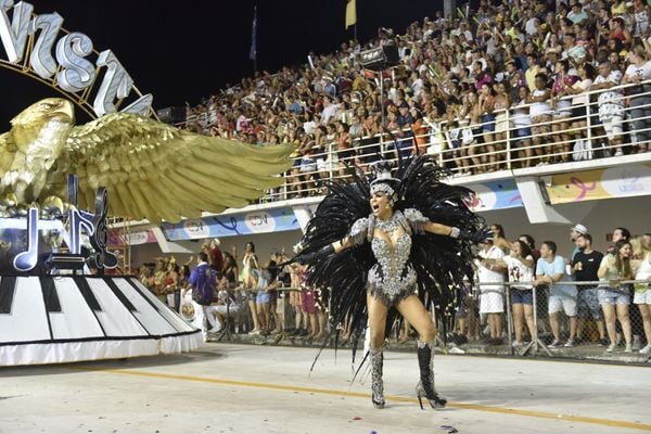 Bateria e samba da Boa Vista conquistam arquibancadas e camarotes por Vitor Jubini