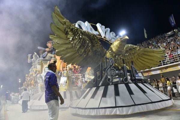 Bateria e samba da Boa Vista conquistam arquibancadas e camarotes por Vitor Jubini