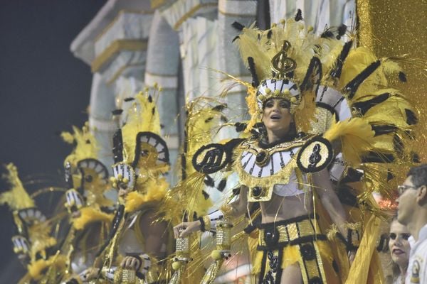 Bateria e samba da Boa Vista conquistaram arquibancadas e camarotes por Vitor Jubini