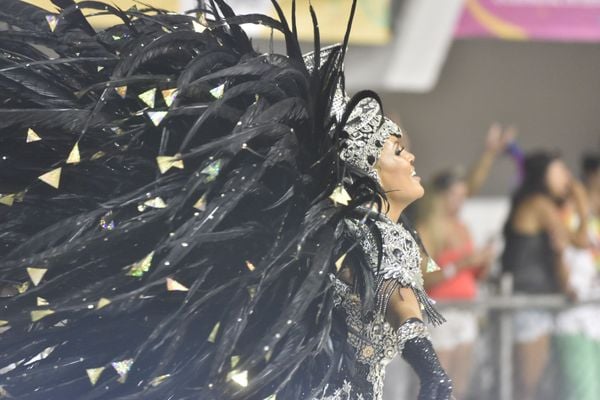 Bateria e samba da Boa Vista conquistaram arquibancadas e camarotes por Vitor Jubini
