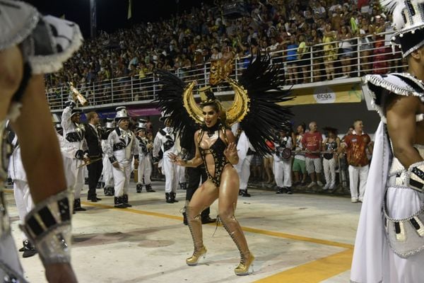 Bateria e samba da Boa Vista conquistaram arquibancadas e camarotes por Vitor Jubini