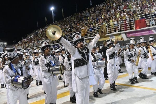 Bateria e samba da Boa Vista conquistaram arquibancadas e camarotes por Vitor Jubini