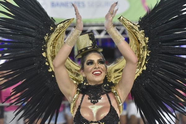 Bateria e samba da Boa Vista conquistaram arquibancadas e camarotes por Vitor Jubini