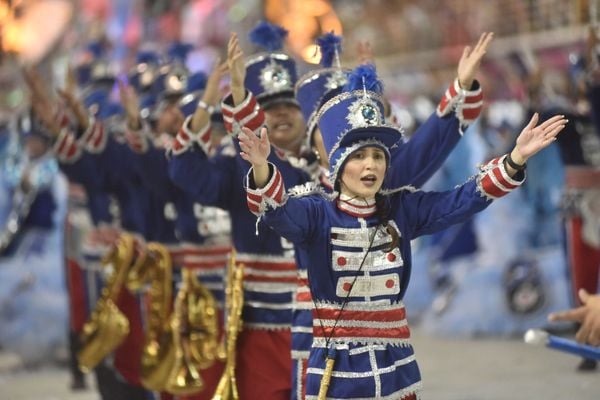 Bateria e samba da Boa Vista conquistam arquibancadas e camarotes por Vitor Jubini