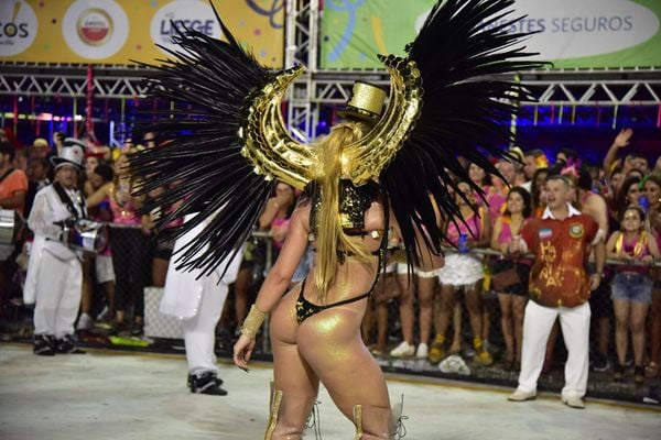 Bateria e samba da Boa Vista conquistaram arquibancadas e camarotes por Rodrigo Gavini