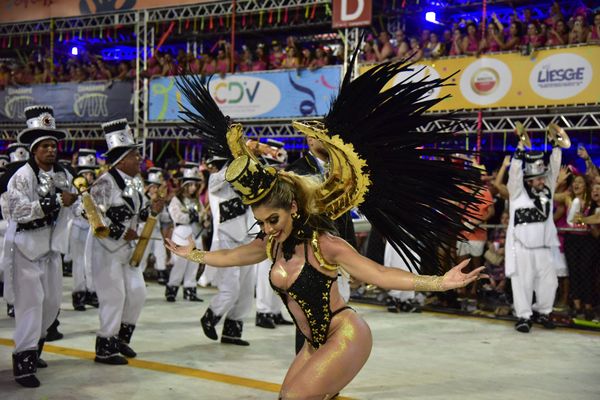 Bateria e samba da Boa Vista conquistaram arquibancadas e camarotes por Rodrigo Gavini