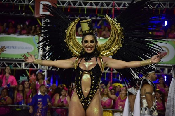 Bateria e samba da Boa Vista conquistaram arquibancadas e camarotes por Rodrigo Gavini