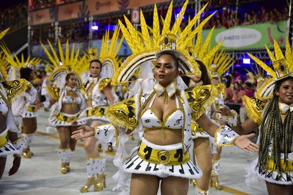 Bateria e samba da Boa Vista conquistaram arquibancadas e camarotes por Rodrigo Gavini