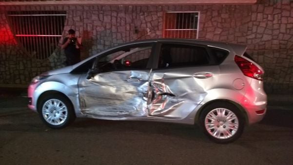 Veículo Fiesta prata envolvido em acidente com carro em que homem foi encontrado morto. Crédito: Tiago Felix