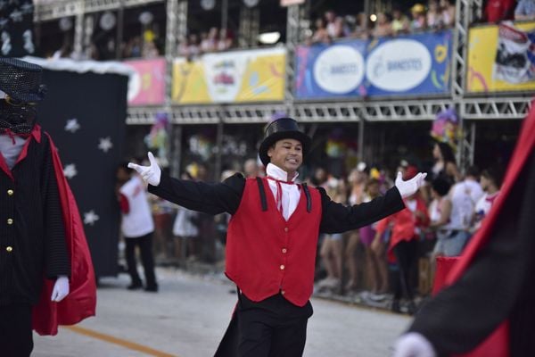 Desfile da escola de samba Unidos de São Torquato por Rodrigo Gavini