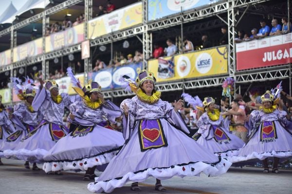 Desfile da escola de samba Unidos de São Torquato por Rodrigo Gavini