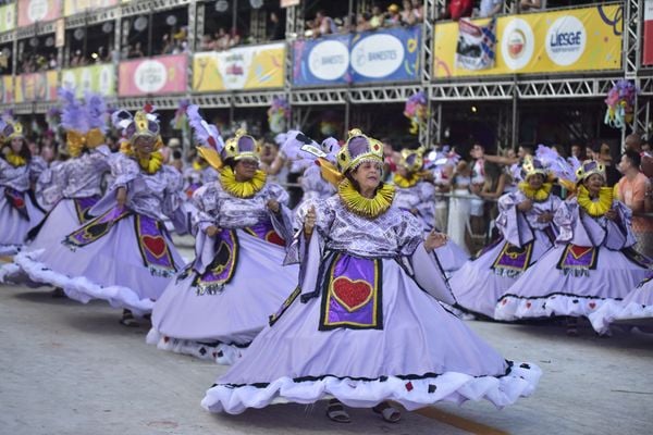 Desfile da escola de samba Unidos de São Torquato por Rodrigo Gavini