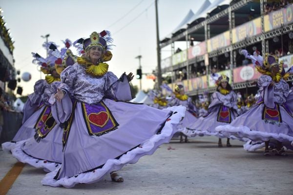 Desfile da escola de samba Unidos de São Torquato por Rodrigo Gavini