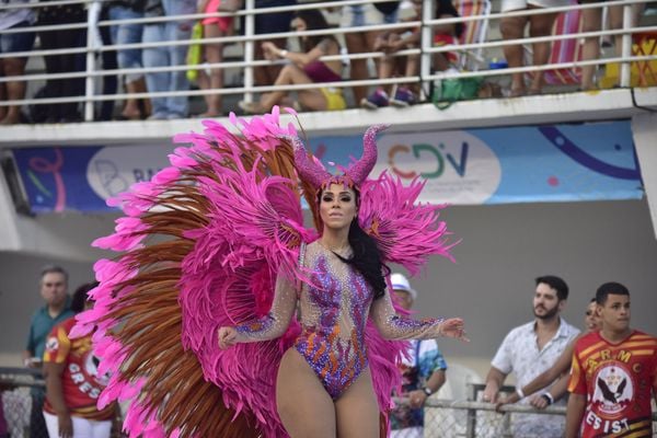 Desfile da escola de samba Unidos de São Torquato por Rodrigo Gavini