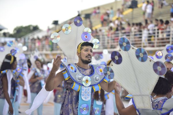 Desfile da escola de samba Unidos de São Torquato por Rodrigo Gavini