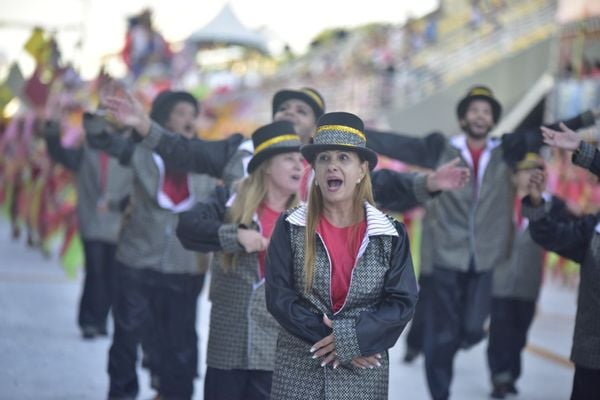 Desfile da escola de samba Unidos de São Torquato por Rodrigo Gavini