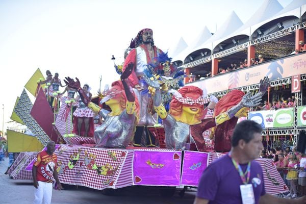 Desfile da escola de samba Unidos de São Torquato por Rodrigo Gavini