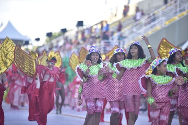 Desfile da escola de samba Unidos de São Torquato por Rodrigo Gavini