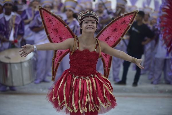 Desfile da escola de samba Unidos de São Torquato por Rodrigo Gavini