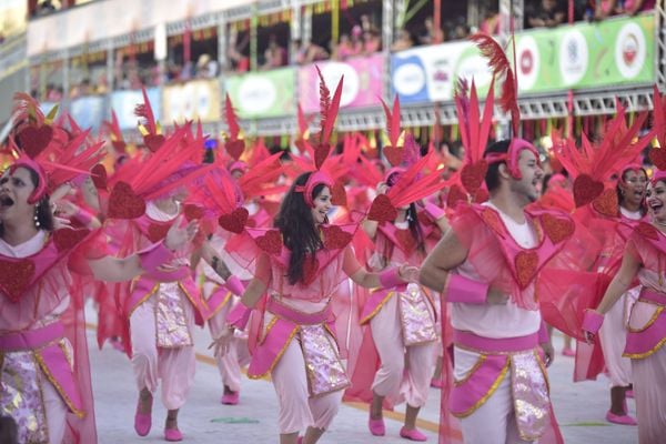 Desfile da escola de samba Unidos de São Torquato por Rodrigo Gavini