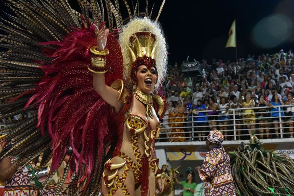 Confira tendências de maquiagem e cabelo para o Carnaval de Vitória